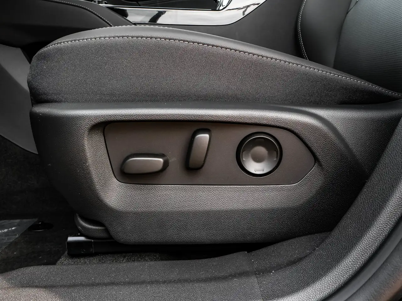 Buick Envision photo Buick Envision
