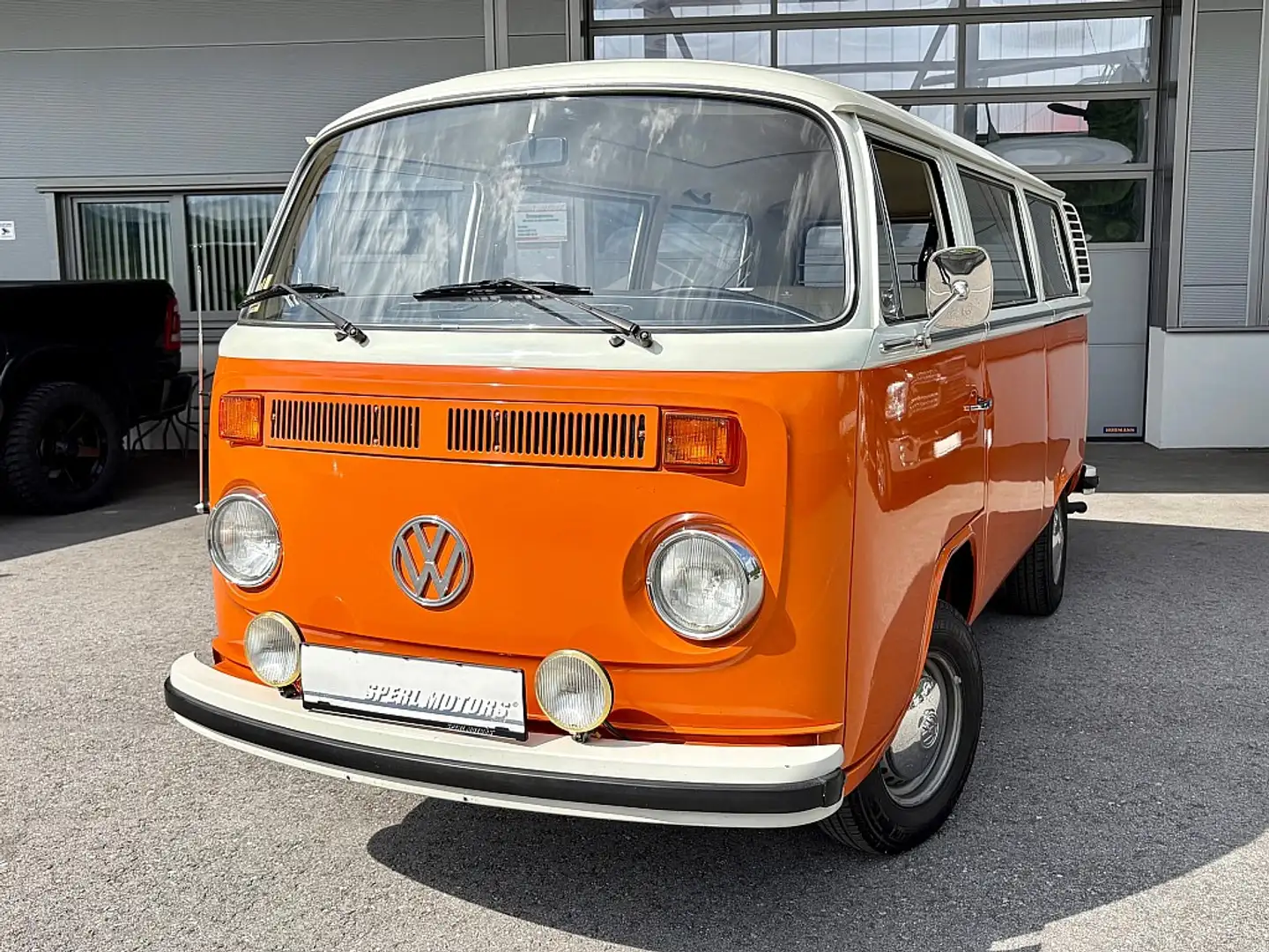 Volkswagen T2 Type 24 - Bus - 9 Sitzer Orange - 1
