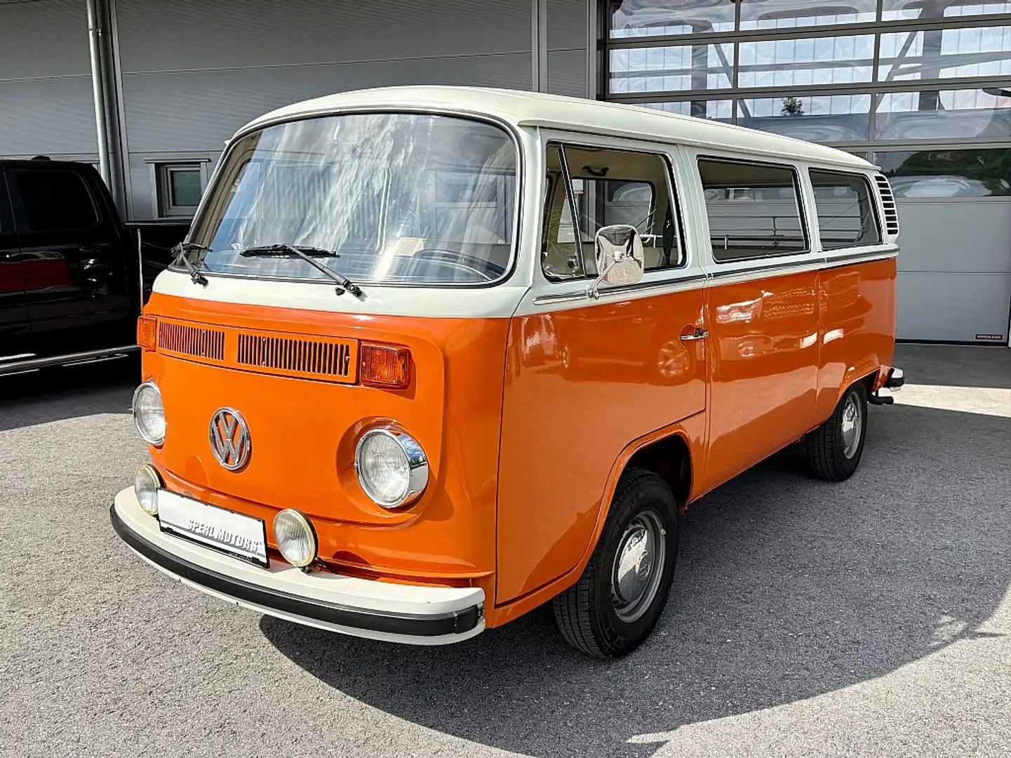 Volkswagen T2 Type 24 - Bus - 9 Sitzer Orange - 2