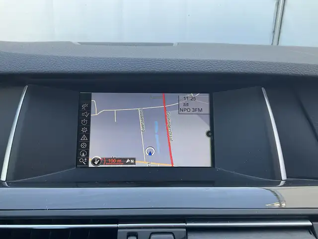 BMW 5 Series view 4