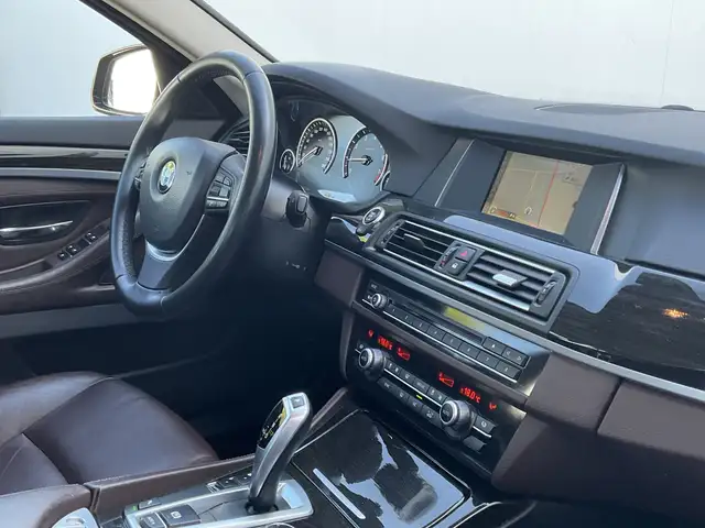 BMW 5 Series view 3