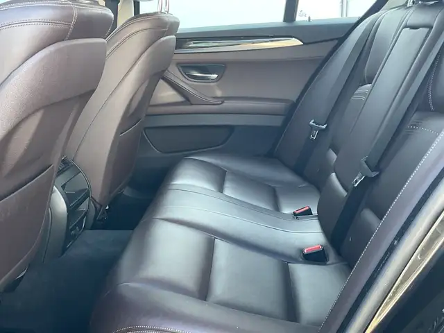BMW 5 Series view 6