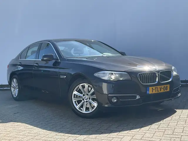 BMW 5 Series view 11