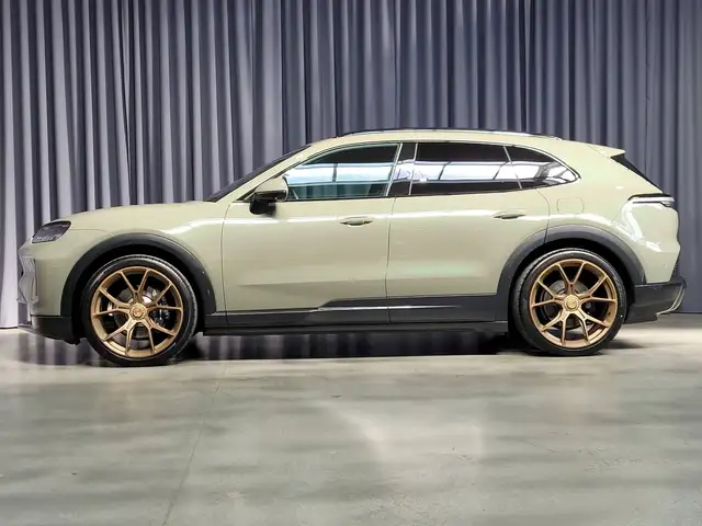 Porsche Cayenne view 2