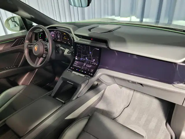 Porsche Cayenne view 11