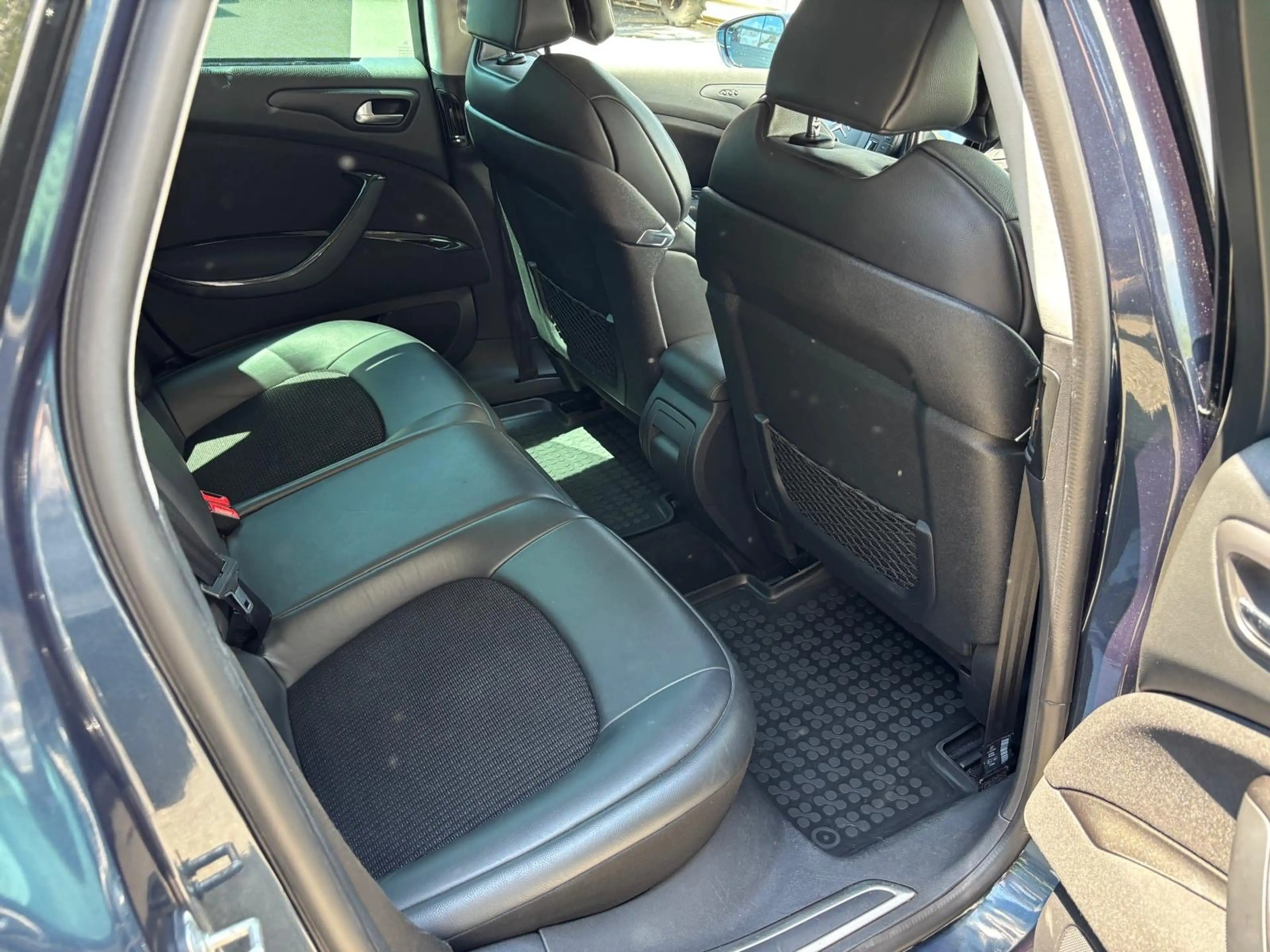 Citroen C5 Tourer 2,0 HDi FAP Exclusive — photo 14