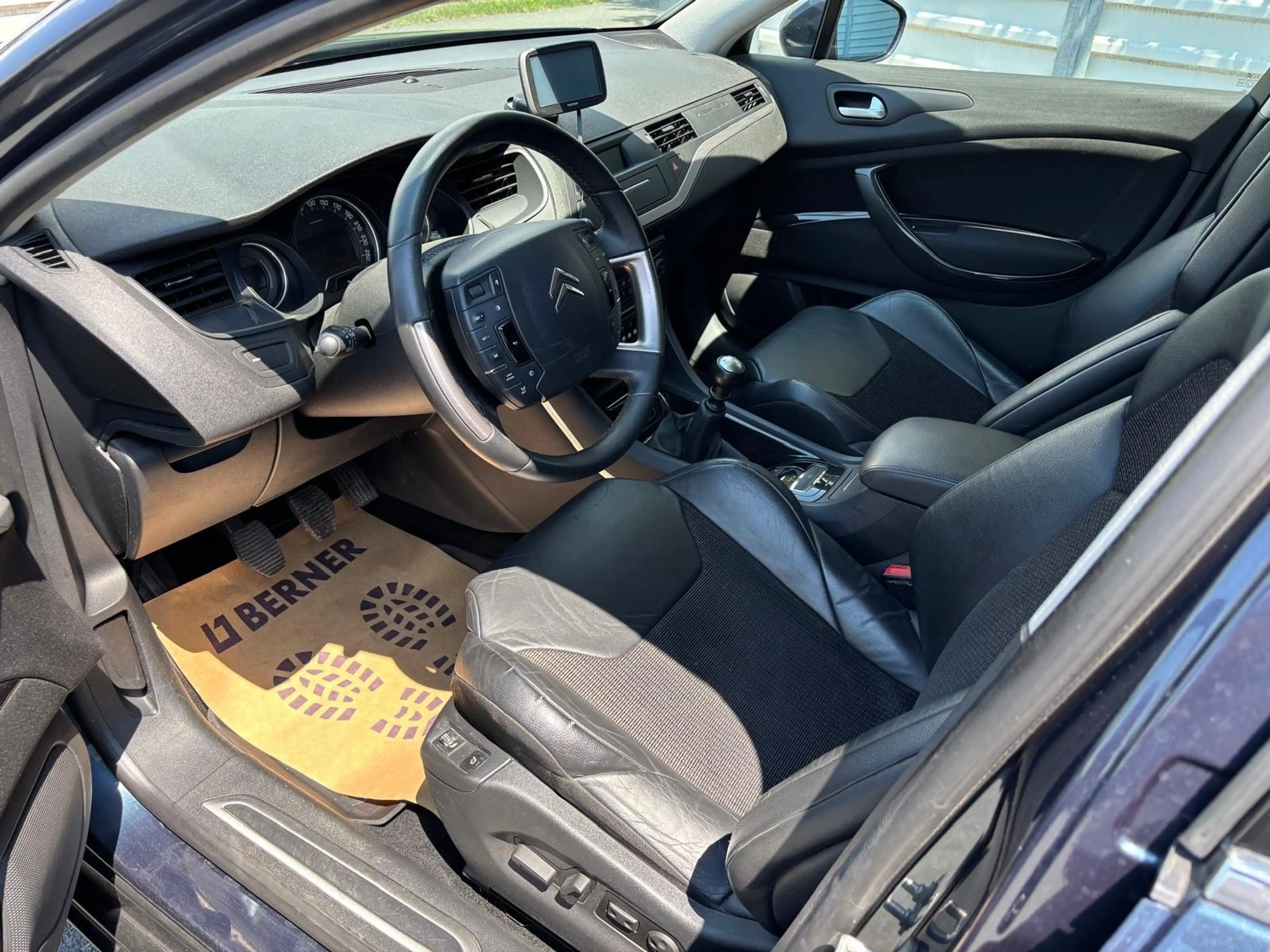 Citroen C5 Tourer 2,0 HDi FAP Exclusive — photo 8