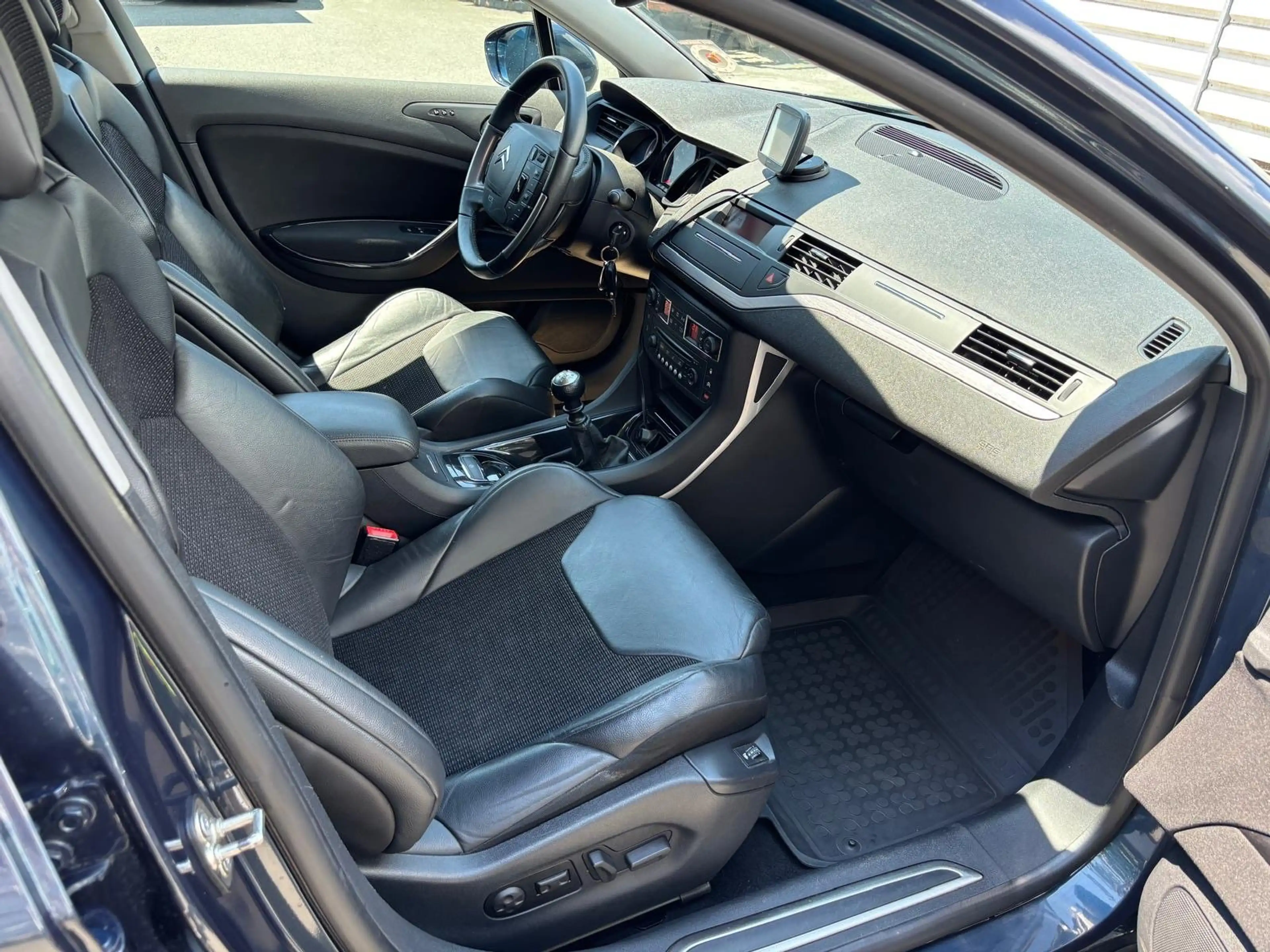 Citroen C5 Tourer 2,0 HDi FAP Exclusive — photo 12