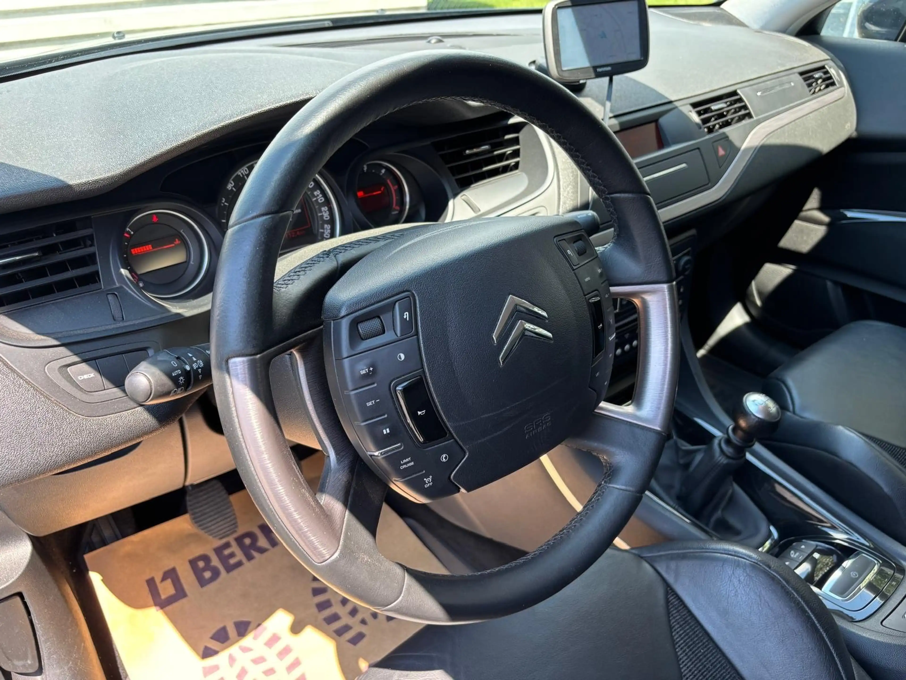 Citroen C5 Tourer 2,0 HDi FAP Exclusive — photo 9