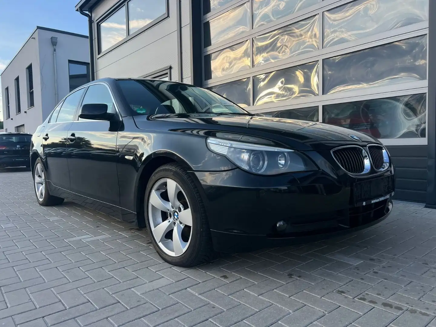 BMW 523 i Lim. Leder Xenon Navi Black - 1