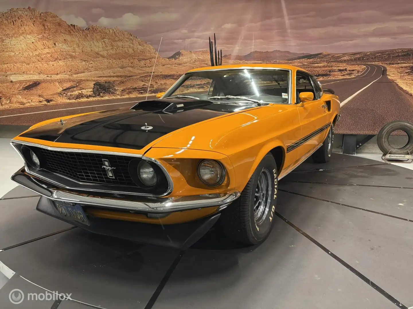 Ford Mustang Mach One Оранжевий - 1