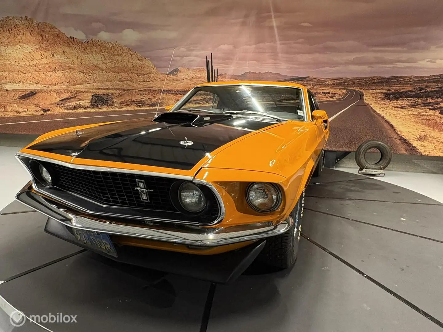 Ford Mustang Mach One Оранжевий - 2