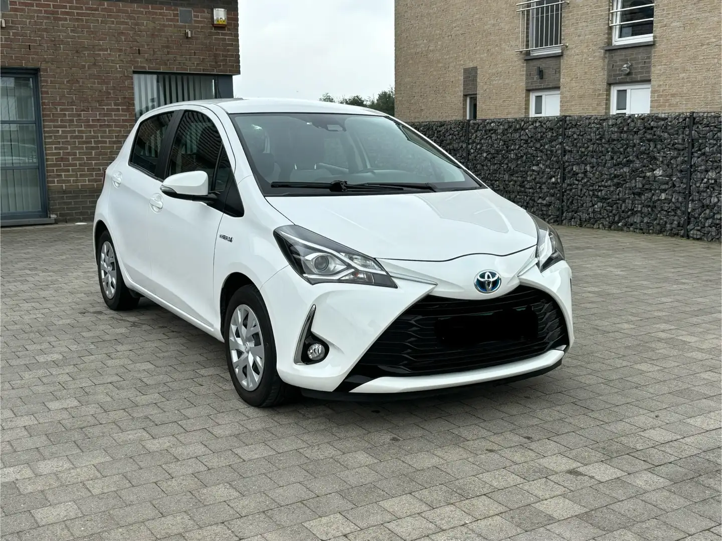Toyota Yaris 1.5i VVT-i Hybrid Wit - 1