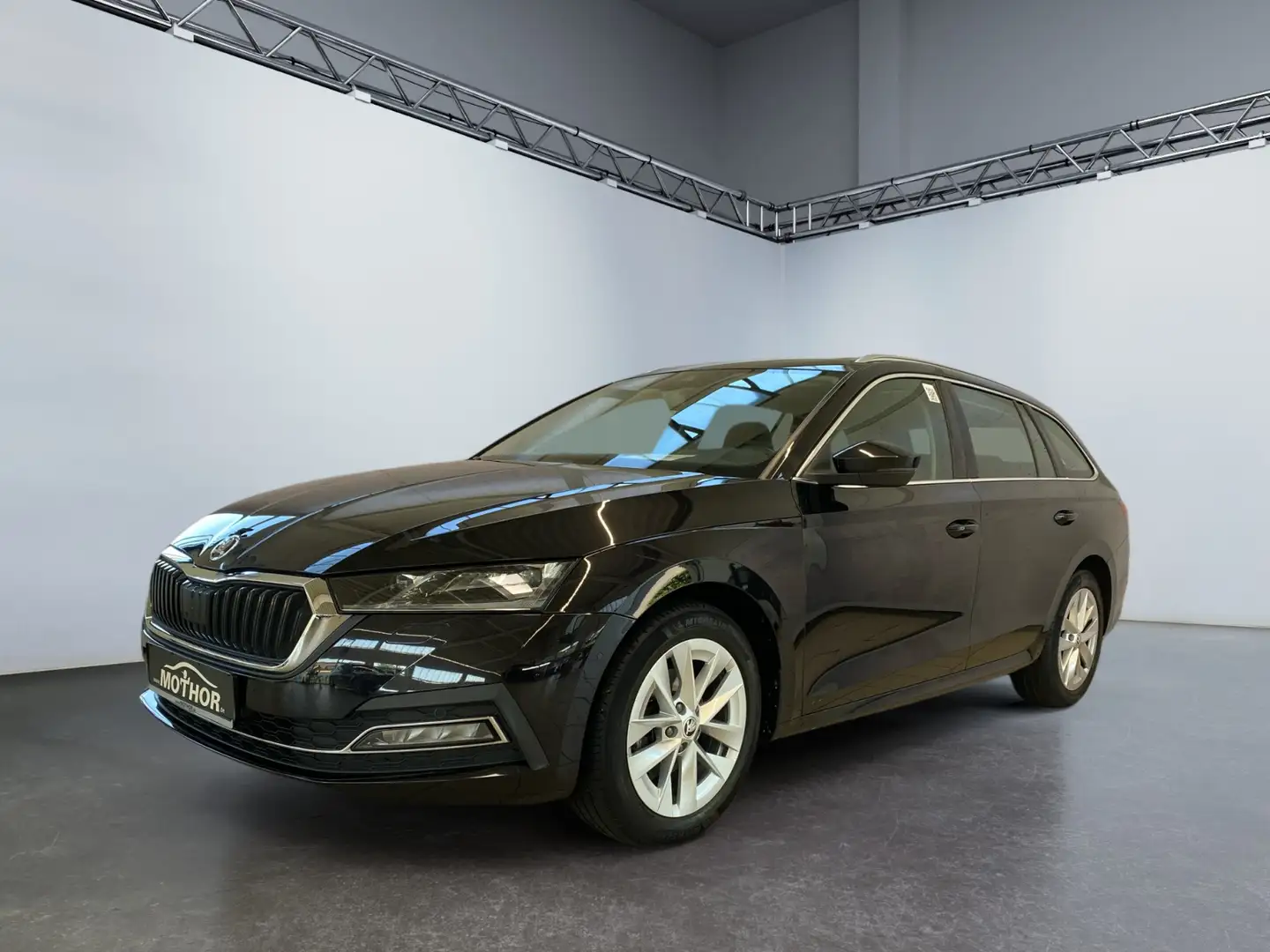 Skoda Octavia Combi First Edition 2.0 TDI DSG ACC Pano Schwarz - 2