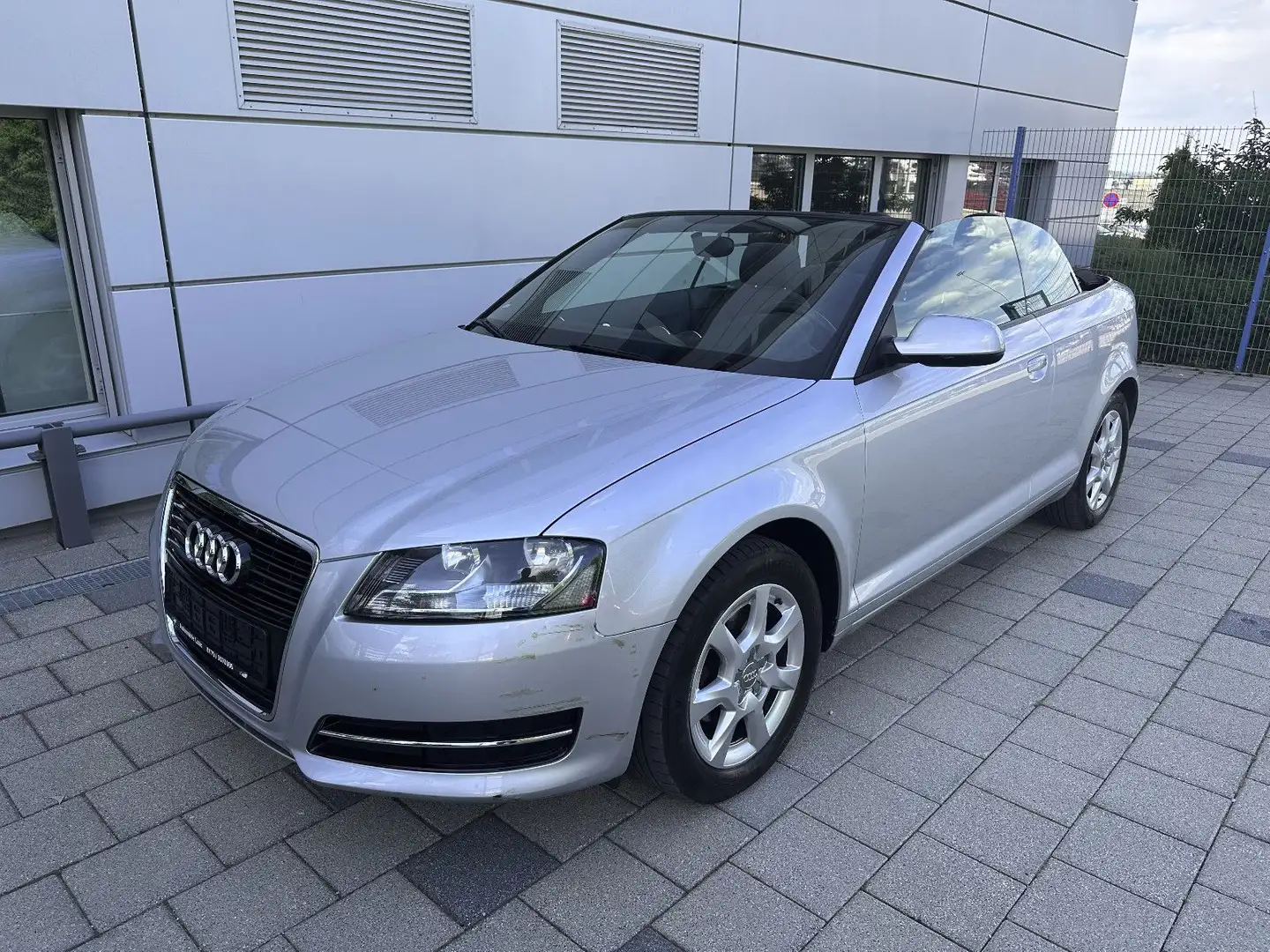 Audi A3 1.2 TFSI Cabriolet Attraction Silber - 1