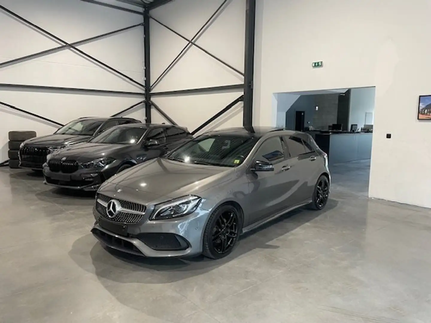 Mercedes-Benz A 200 AMG-Line Automaat Argent - 1