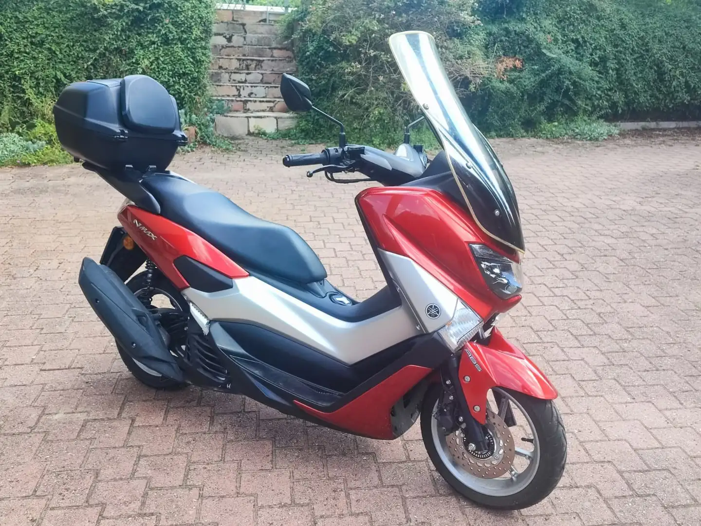 Yamaha NMAX 125 Red - 1