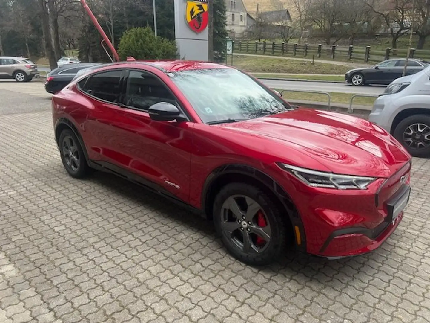 Ford Mustang Mach-E 88kWh AWD Elektro Standard Range Rouge - 1