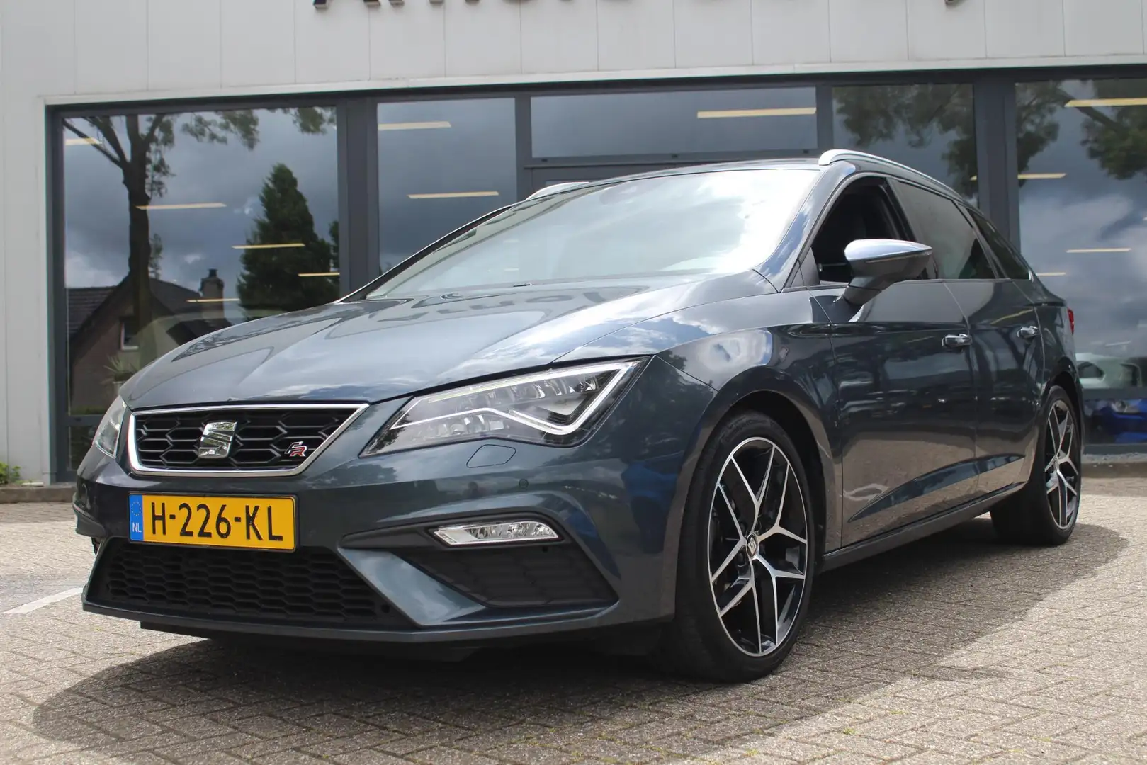SEAT Leon ST 1.5 TSI FR Ultimate Edition Gris - 2
