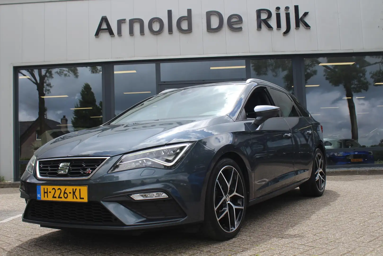 SEAT Leon ST 1.5 TSI FR Ultimate Edition Gris - 1