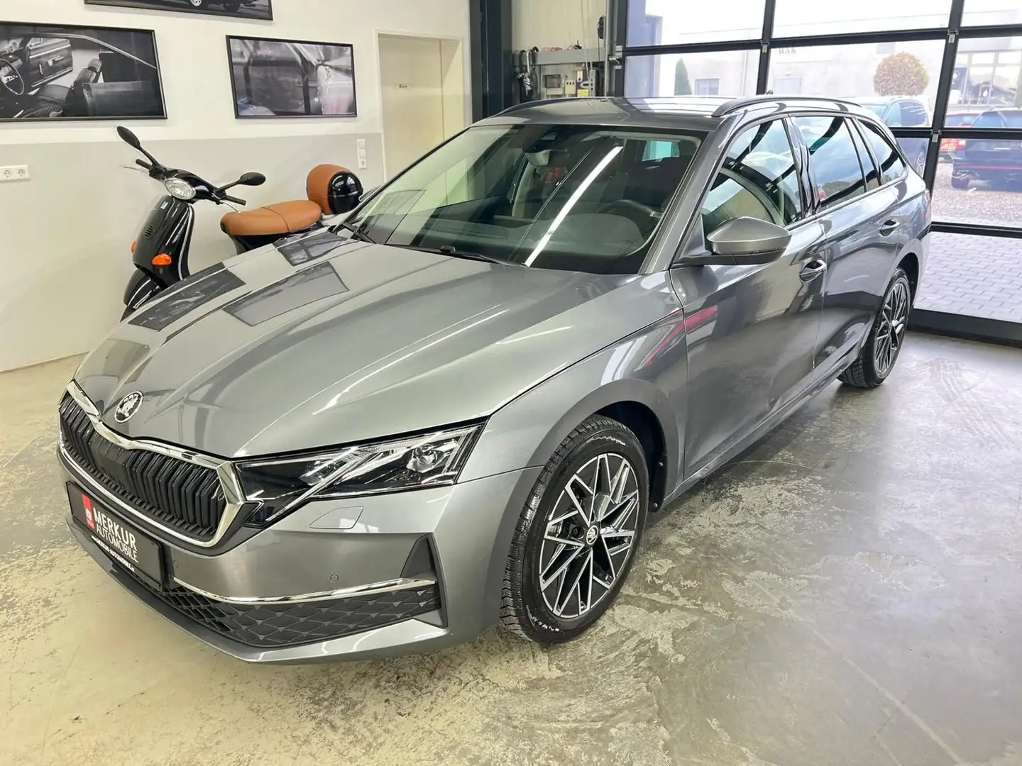 Skoda Octavia Combi 2.0 TDI DSG Selection+AHK+ACC+Navi Grau - 1