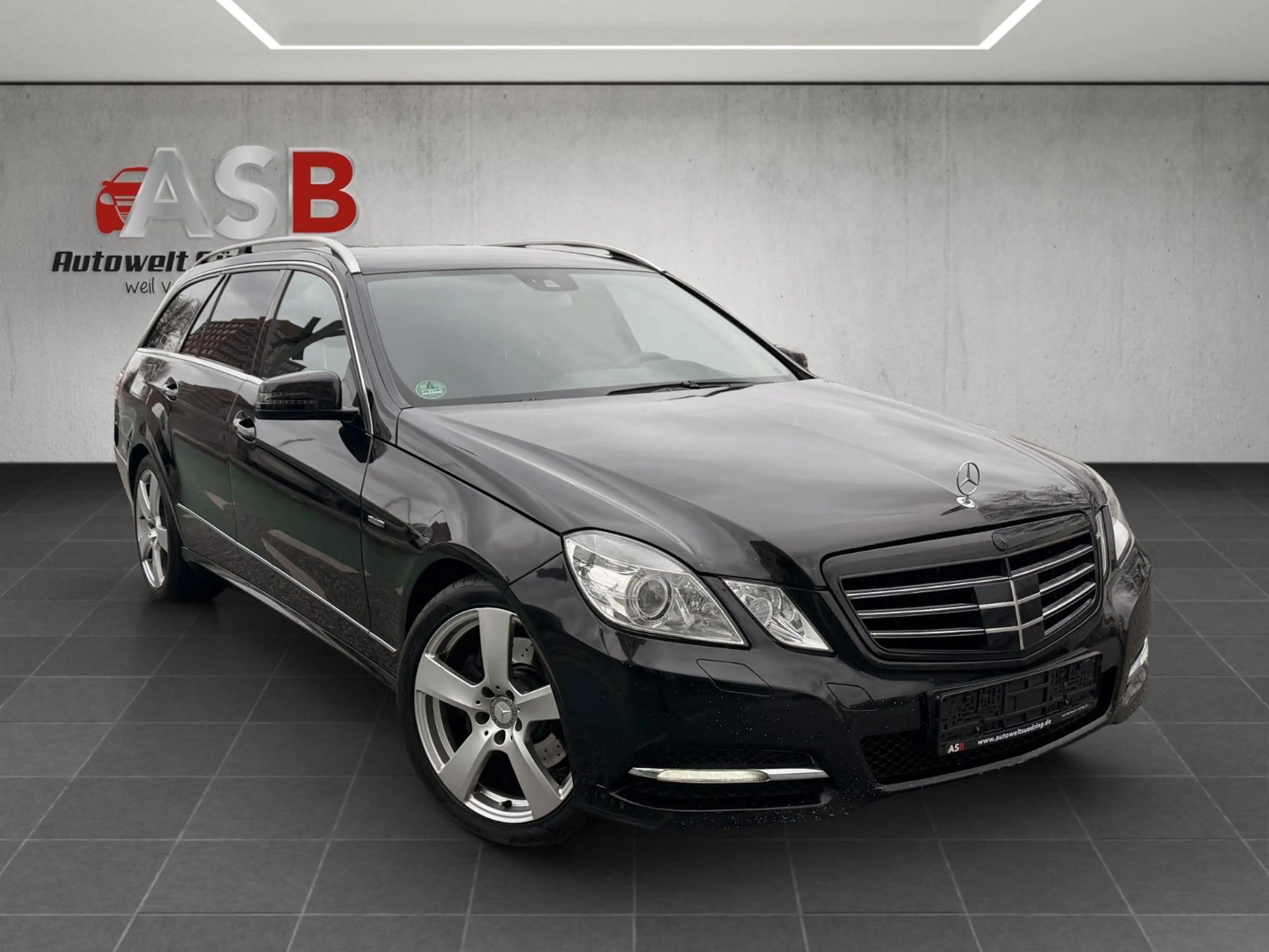 Mercedes-Benz E 250 CG T-*Automatik*Xenon*Leder*Navi*ACC — photo 3