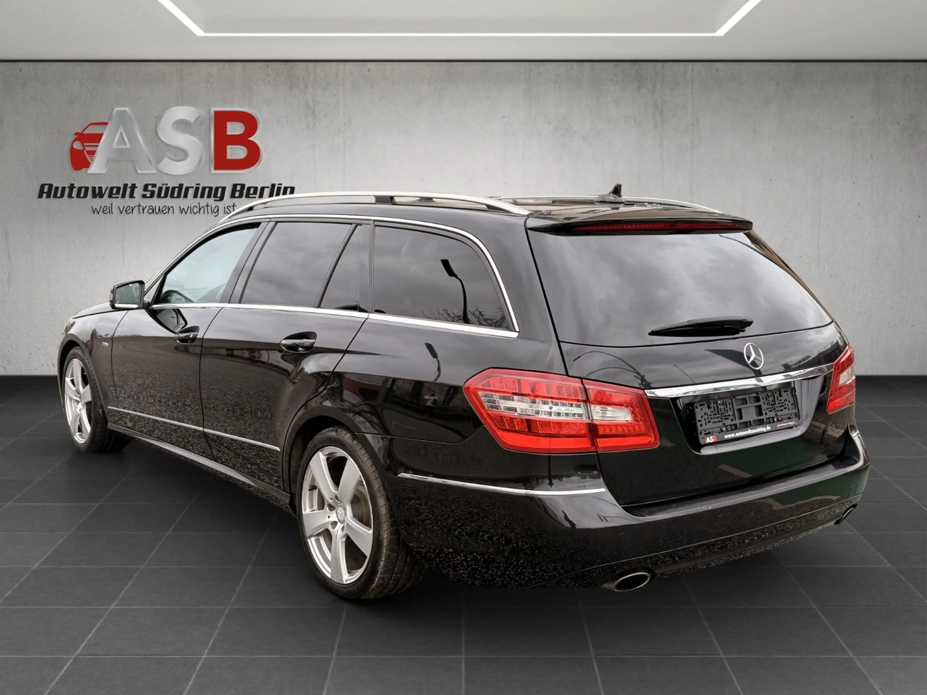 Mercedes-Benz E 250 CG T-*Automatik*Xenon*Leder*Navi*ACC — photo 13
