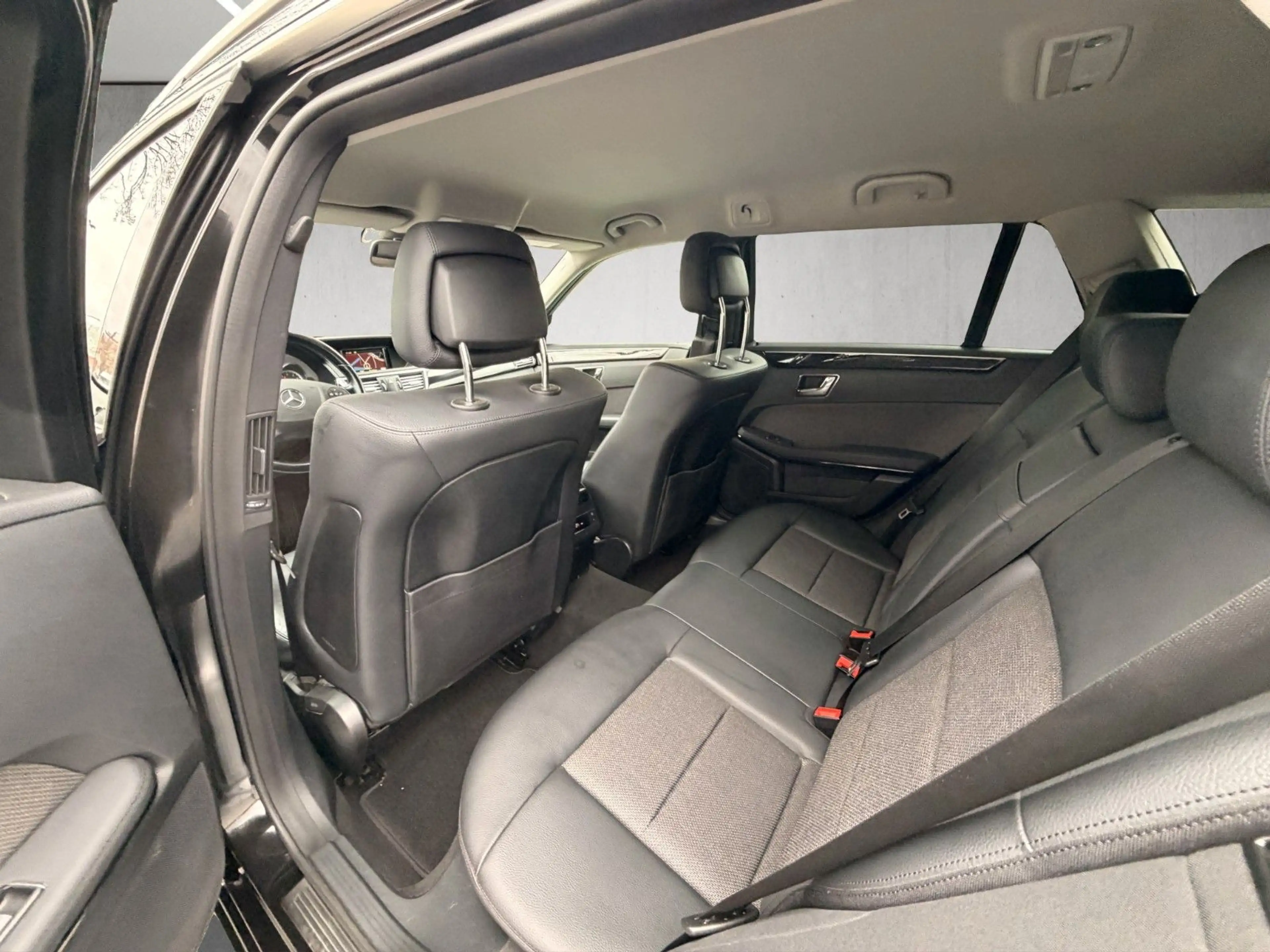 Mercedes-Benz E 250 CG T-*Automatik*Xenon*Leder*Navi*ACC — photo 8