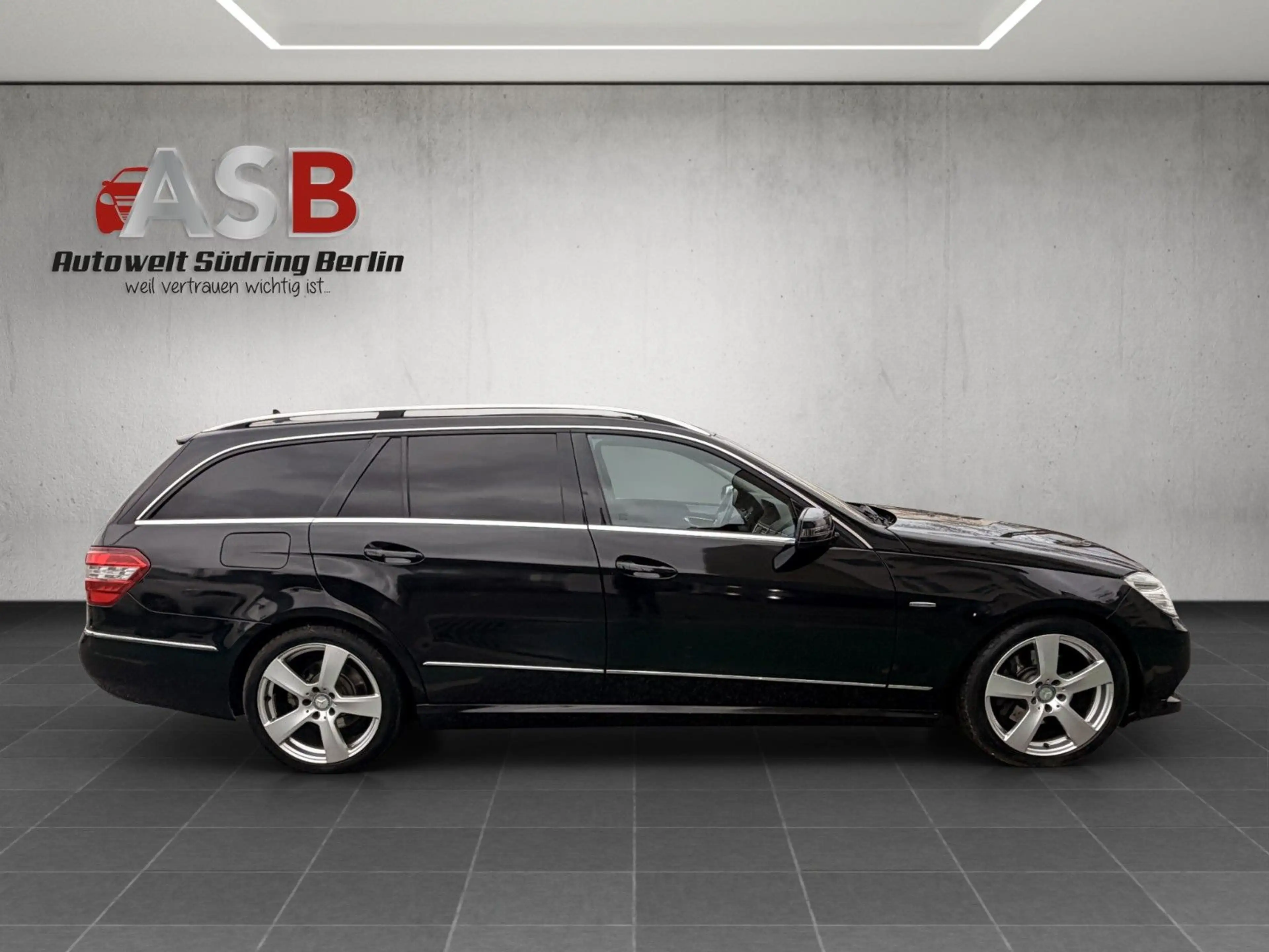 Mercedes-Benz E 250 CG T-*Automatik*Xenon*Leder*Navi*ACC — photo 4