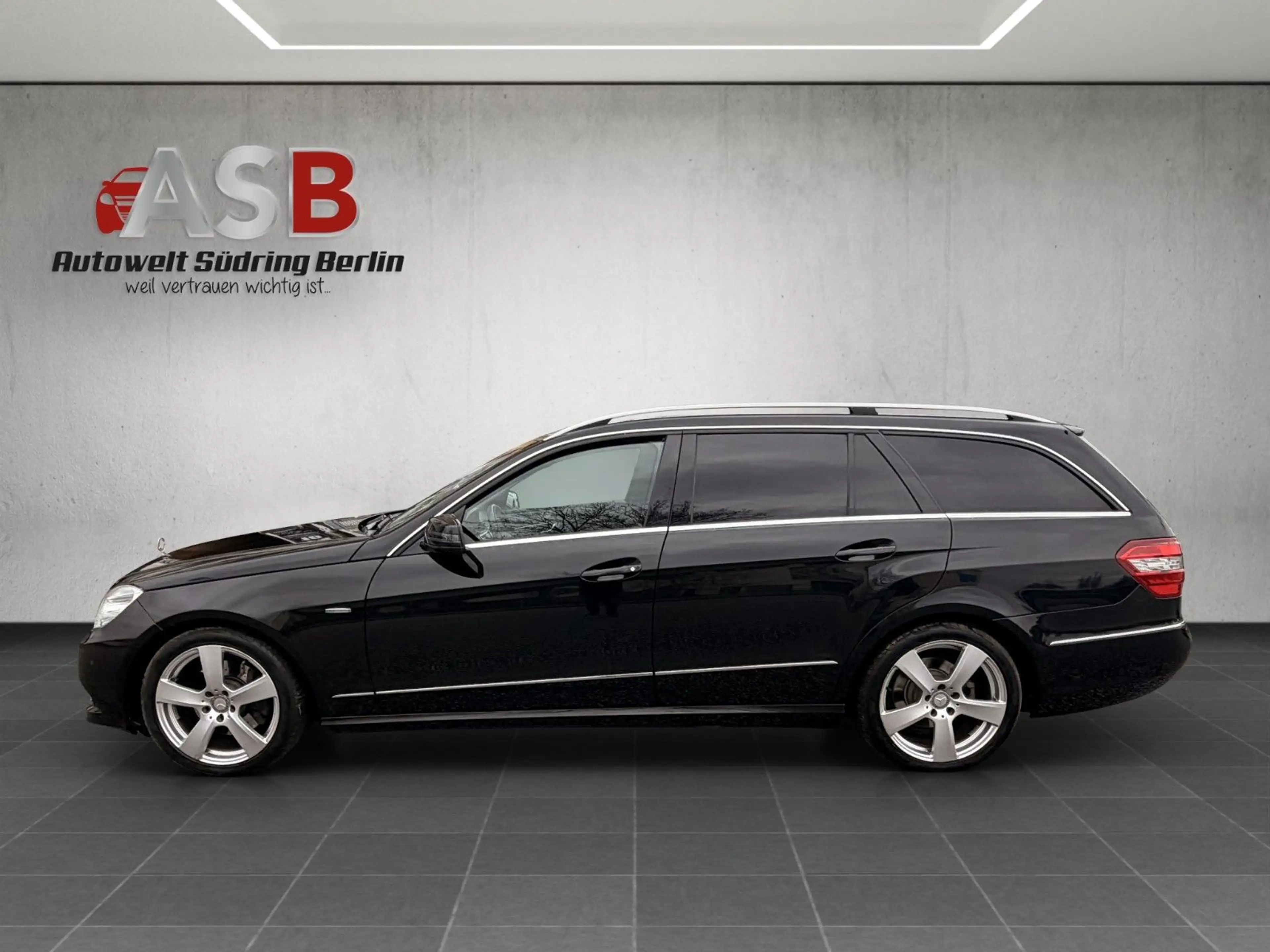 Mercedes-Benz E 250 CG T-*Automatik*Xenon*Leder*Navi*ACC — photo 14
