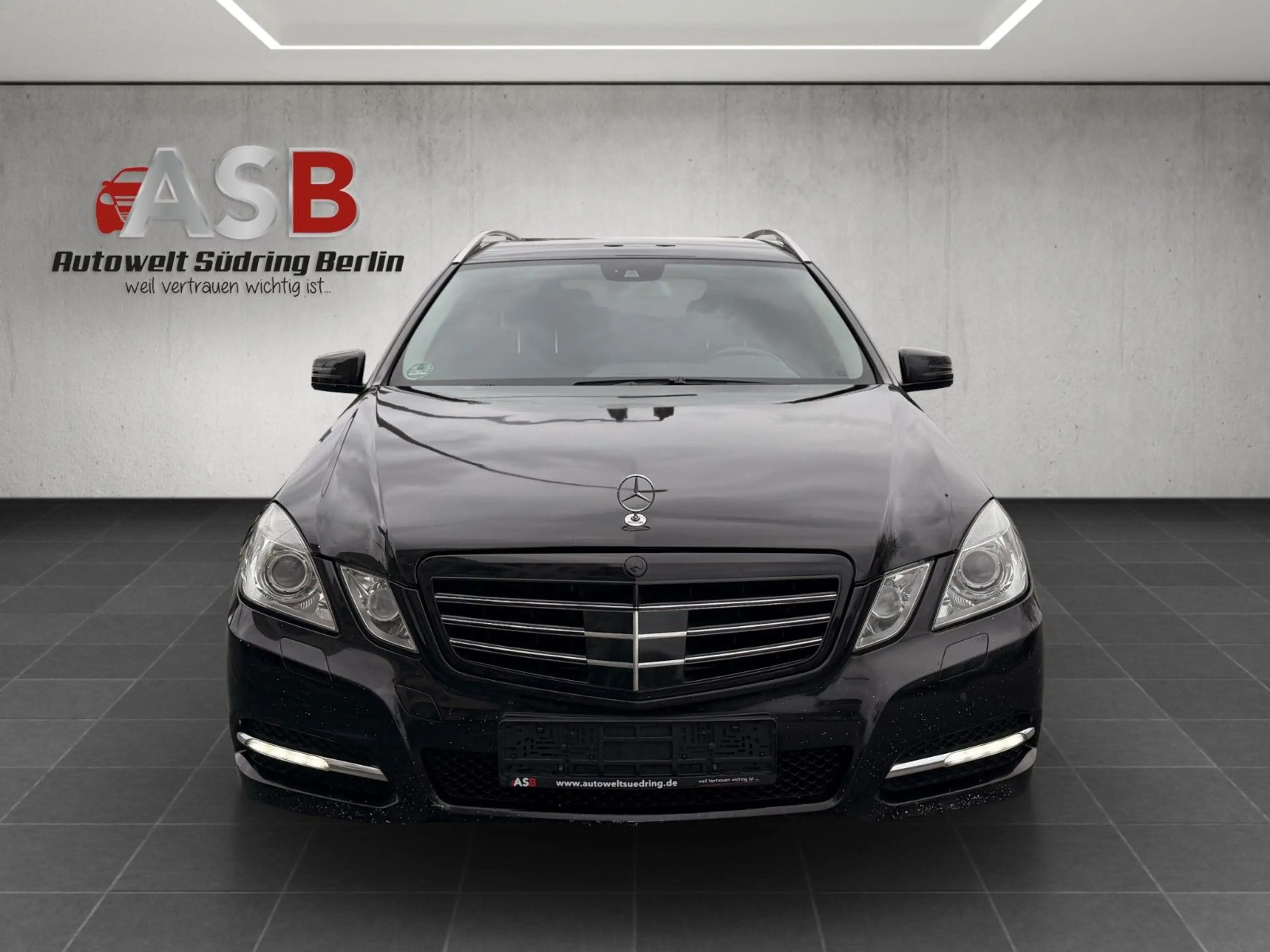 Mercedes-Benz E 250 CG T-*Automatik*Xenon*Leder*Navi*ACC — photo 2