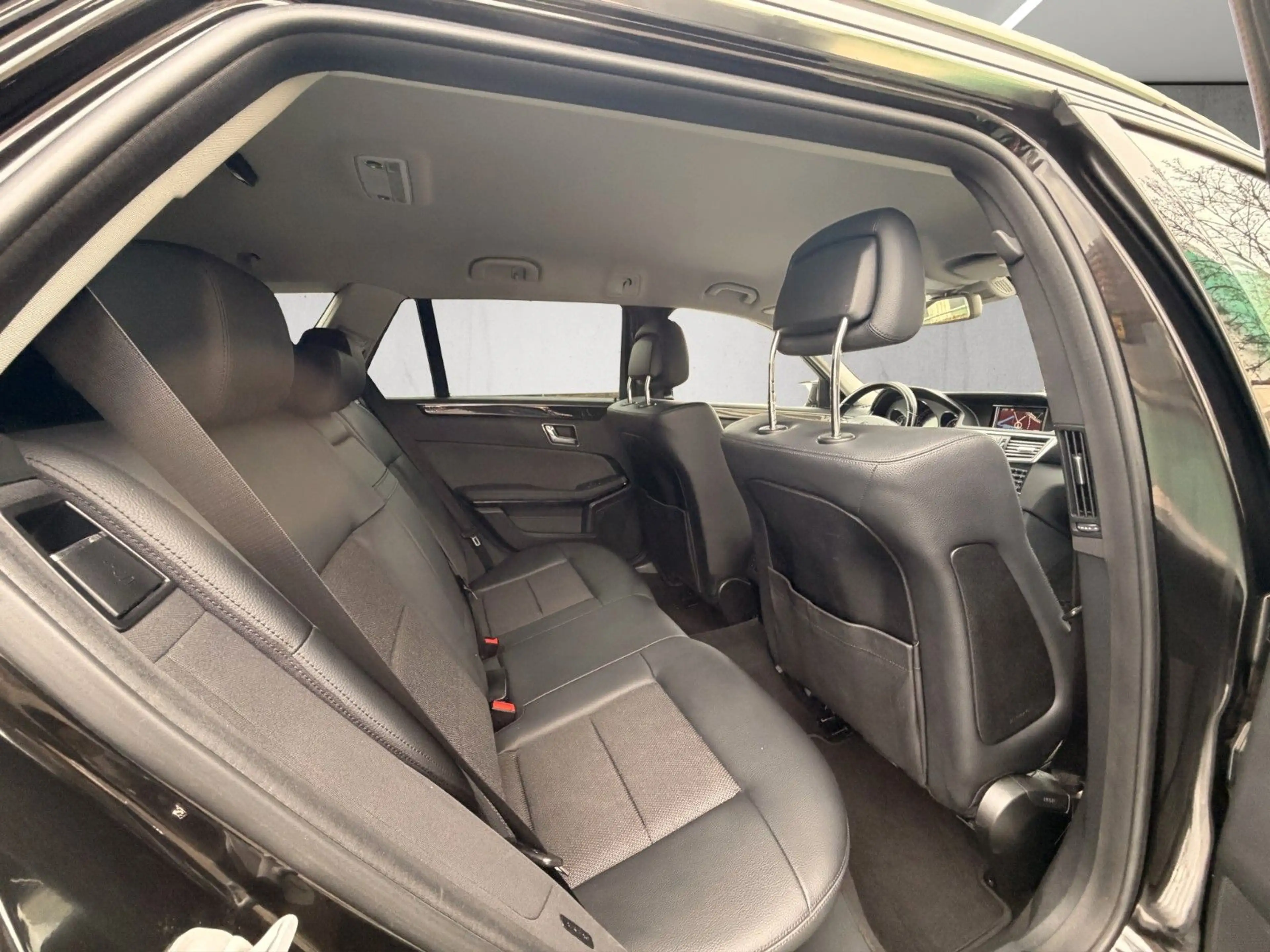 Mercedes-Benz E 250 CG T-*Automatik*Xenon*Leder*Navi*ACC — photo 9