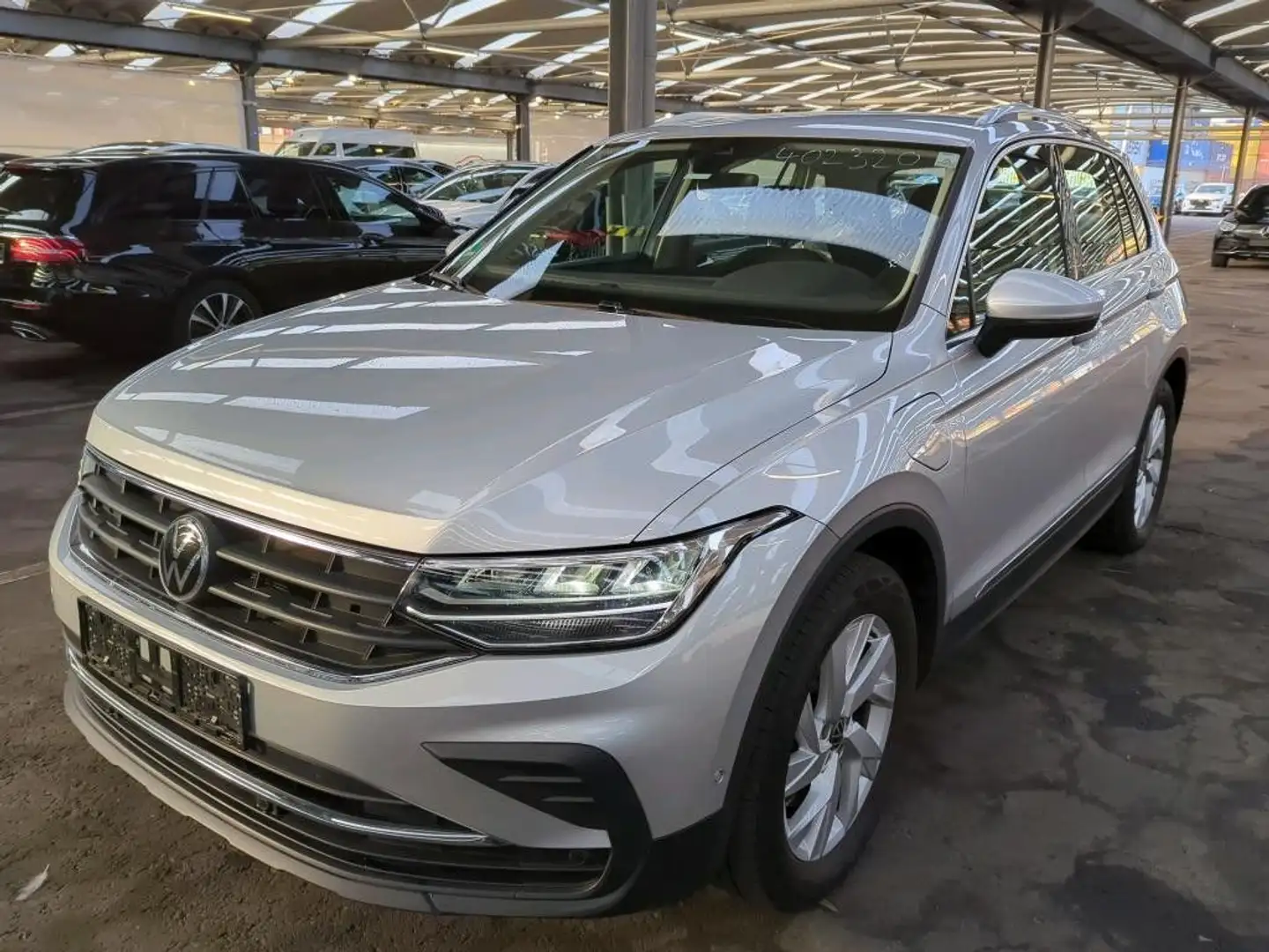 Volkswagen Tiguan Life eHyb Massag*LED*Kamera*4xSH*Winterpa Silber - 1