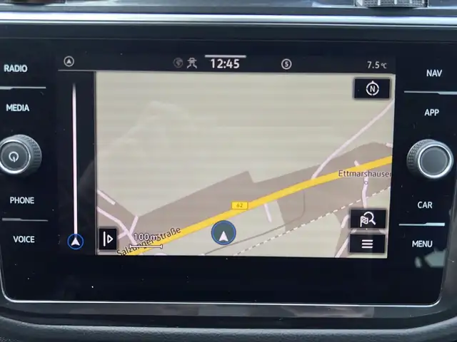 Volkswagen Tiguan view 24