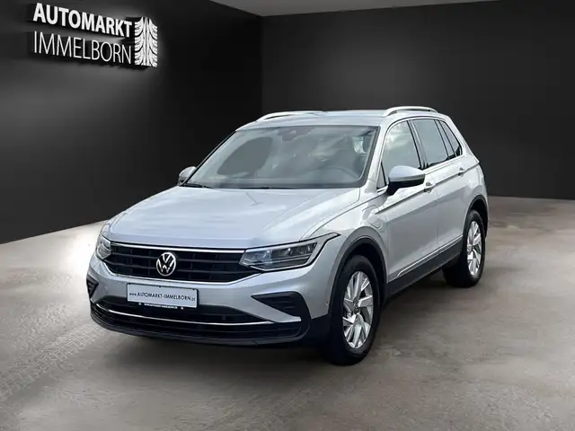 Volkswagen Tiguan view 3