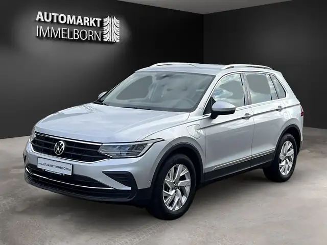 Volkswagen Tiguan view 4