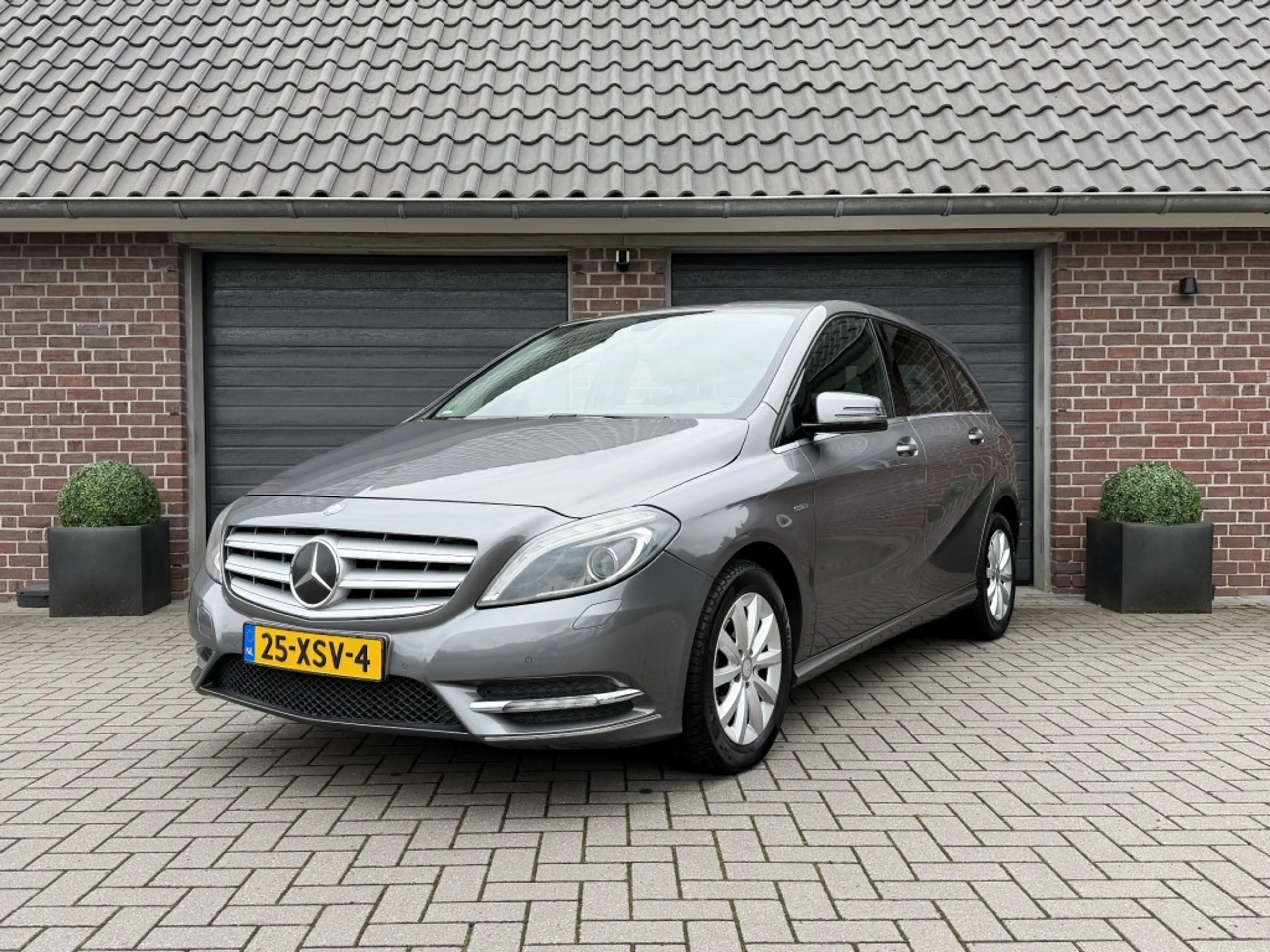 Mercedes-Benz B 180 B180 AMBITION NAVI STOELVERWARMING LED PDC