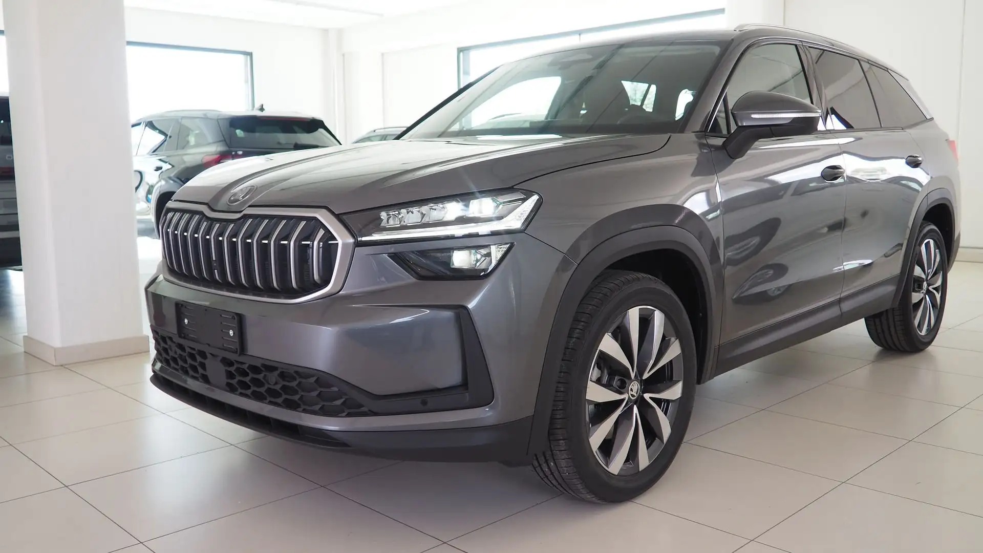 Skoda Kodiaq Kodiaq 2.0 TDI EVO SCR DSG 7 posti Style NUOVA DA Gris - 2