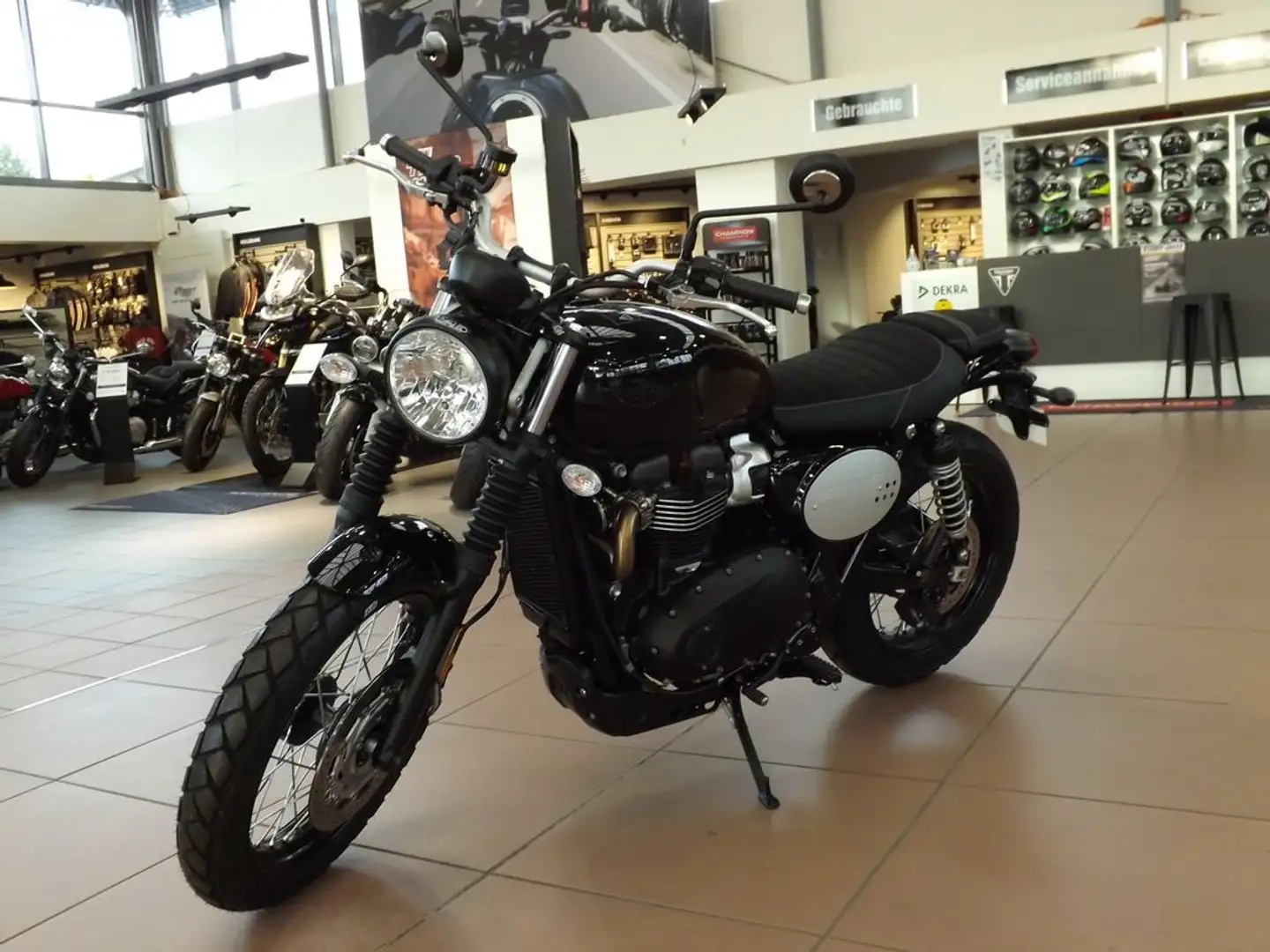 Triumph Scrambler 900 STEALTH EDITION Orange - 2