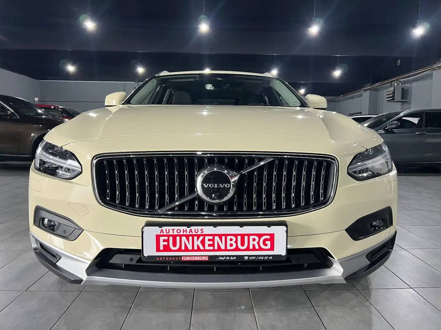 Volvo V90 Cross Country AWD ACC/360°/HUD/B&W/PANO/STHZ Noir - 2