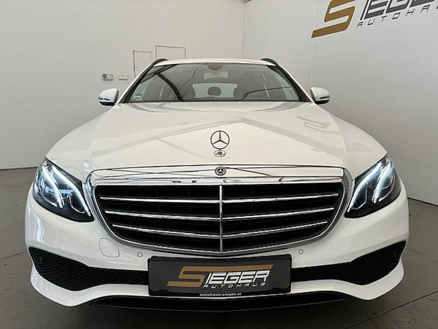 Mercedes-Benz E 300 d T Aut. Blanc - 2