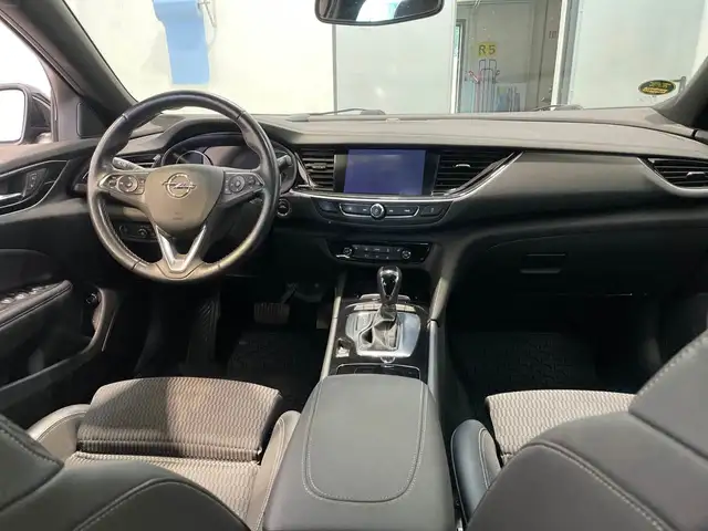 Opel Insignia view 8