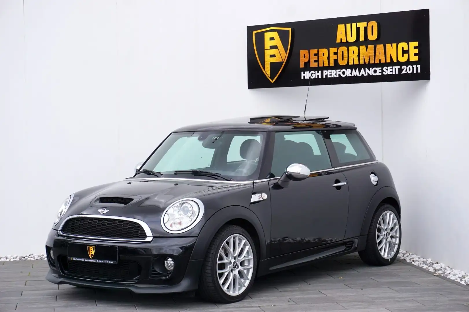 MINI Cooper S *J.C.W.-Paket~PANO~Navi~Bi-Xenon* Noir - 1