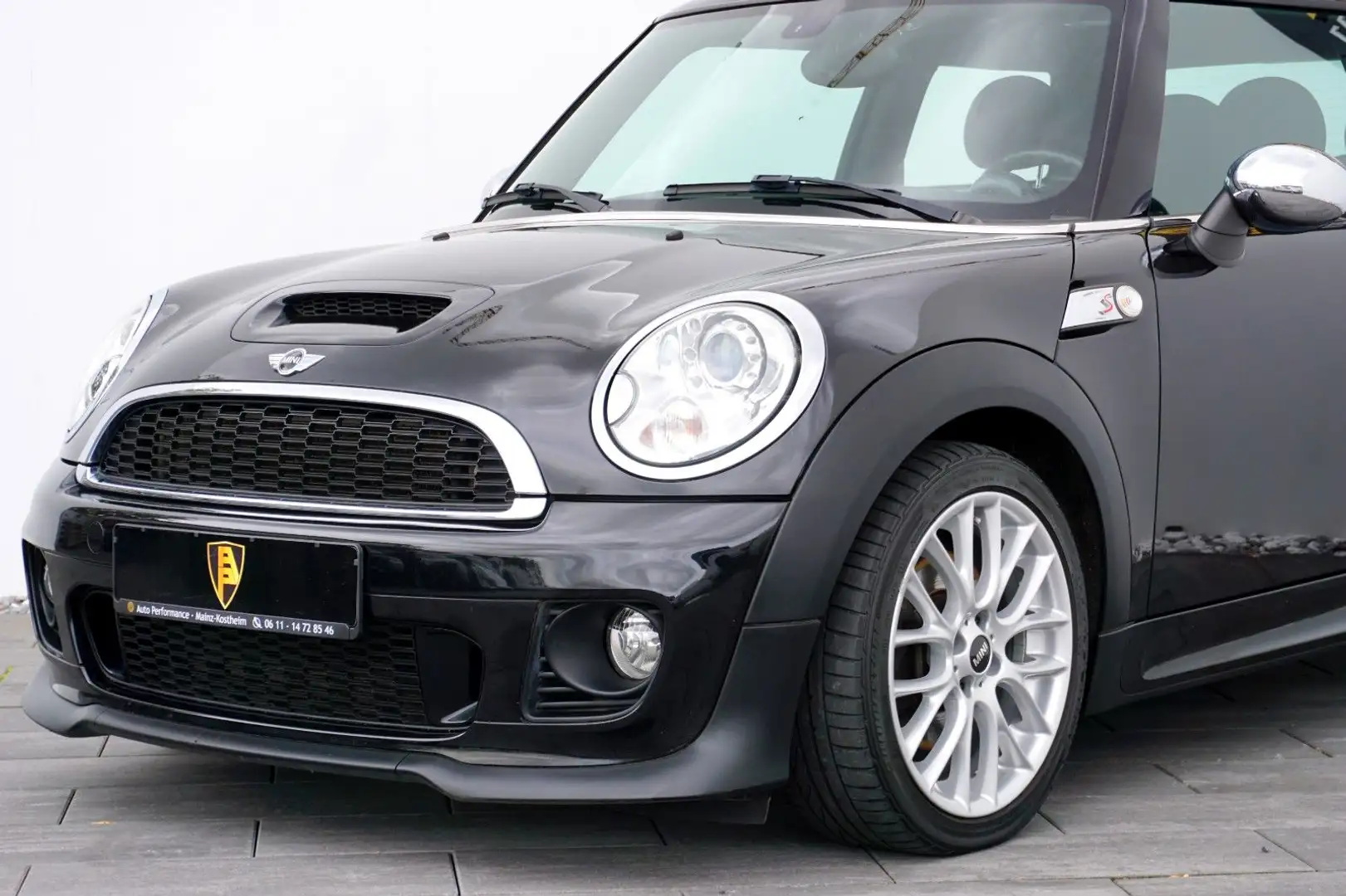 MINI Cooper S *J.C.W.-Paket~PANO~Navi~Bi-Xenon* Noir - 2