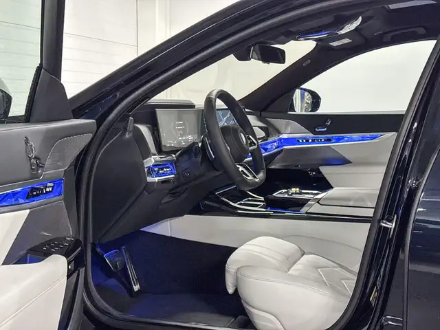 BMW I7 view 9