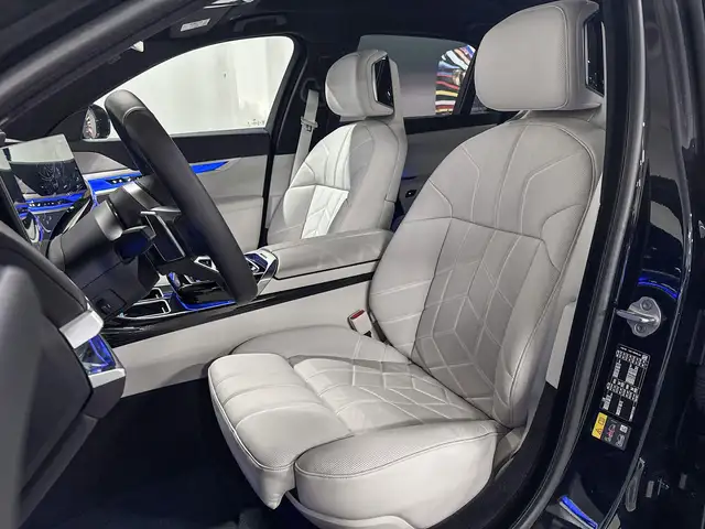 BMW I7 view 10