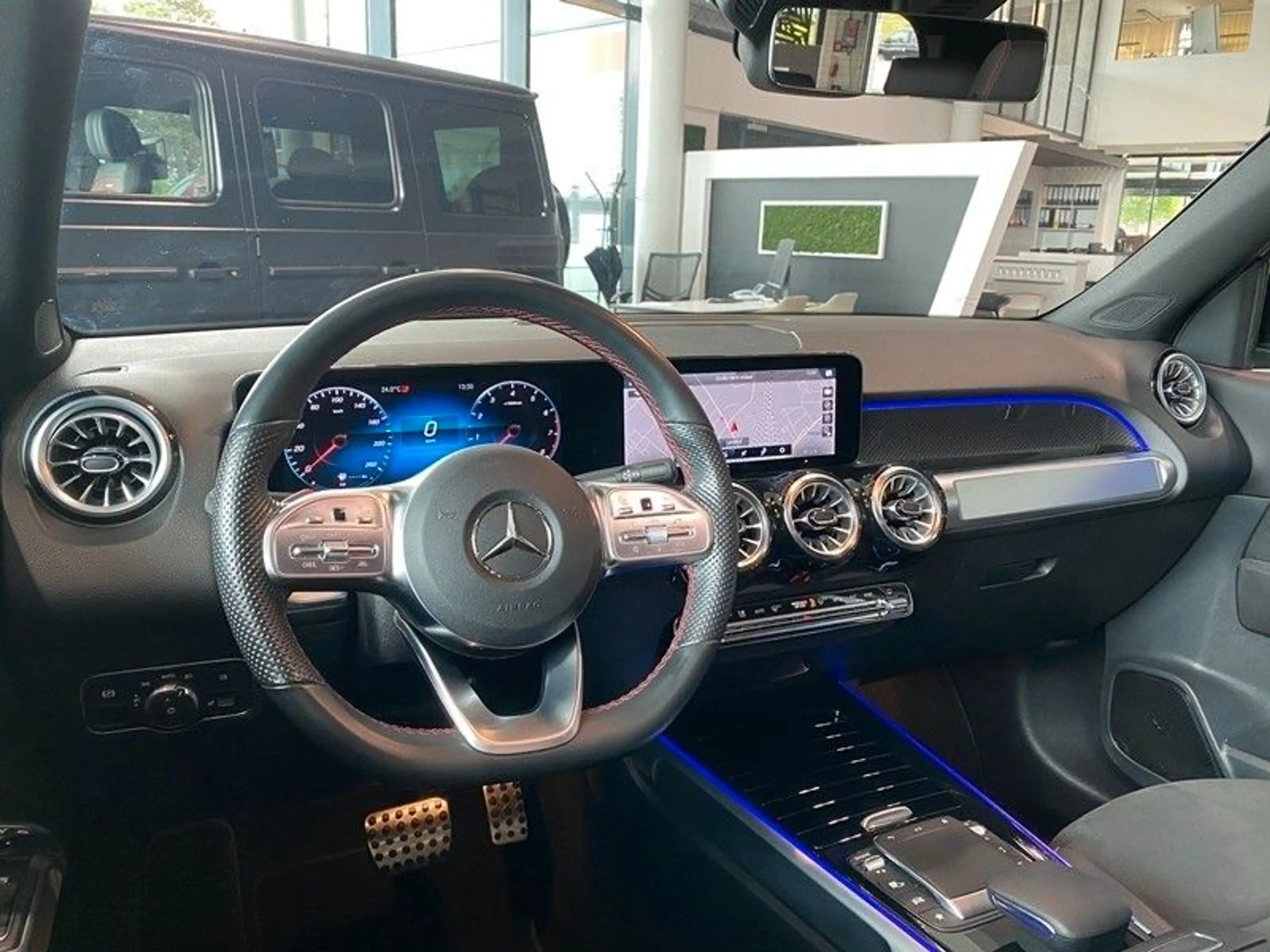 Mercedes-Benz GLB 250 4M AMG-Line Night-P. Pano DISTRONIC AHK — photo 4