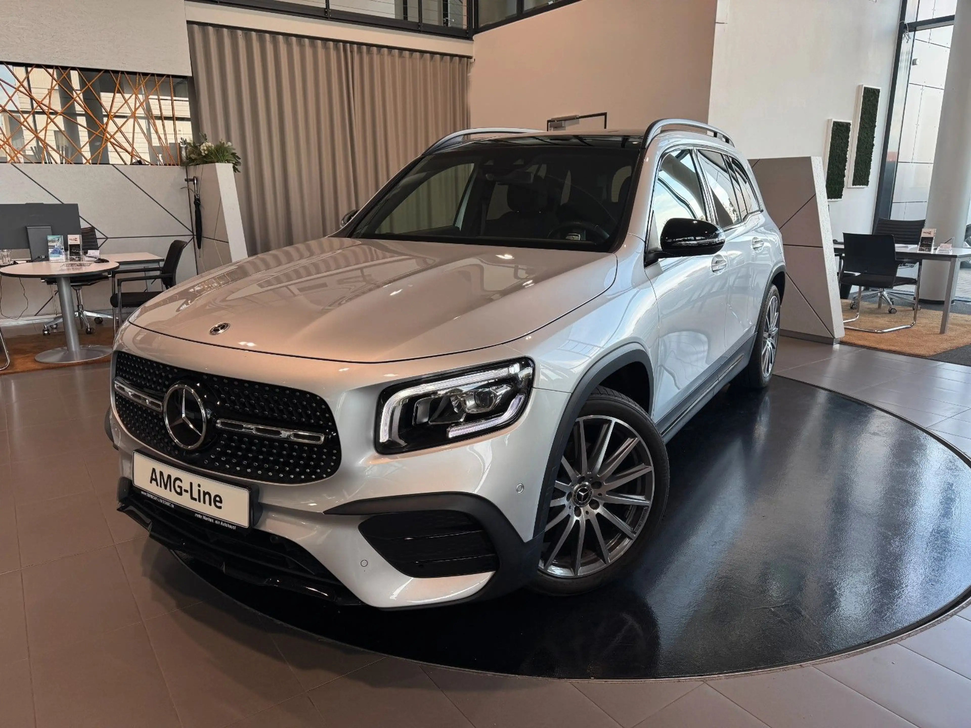 Mercedes-Benz GLB 250 4M AMG-Line Night-P. Pano DISTRONIC AHK — photo 28
