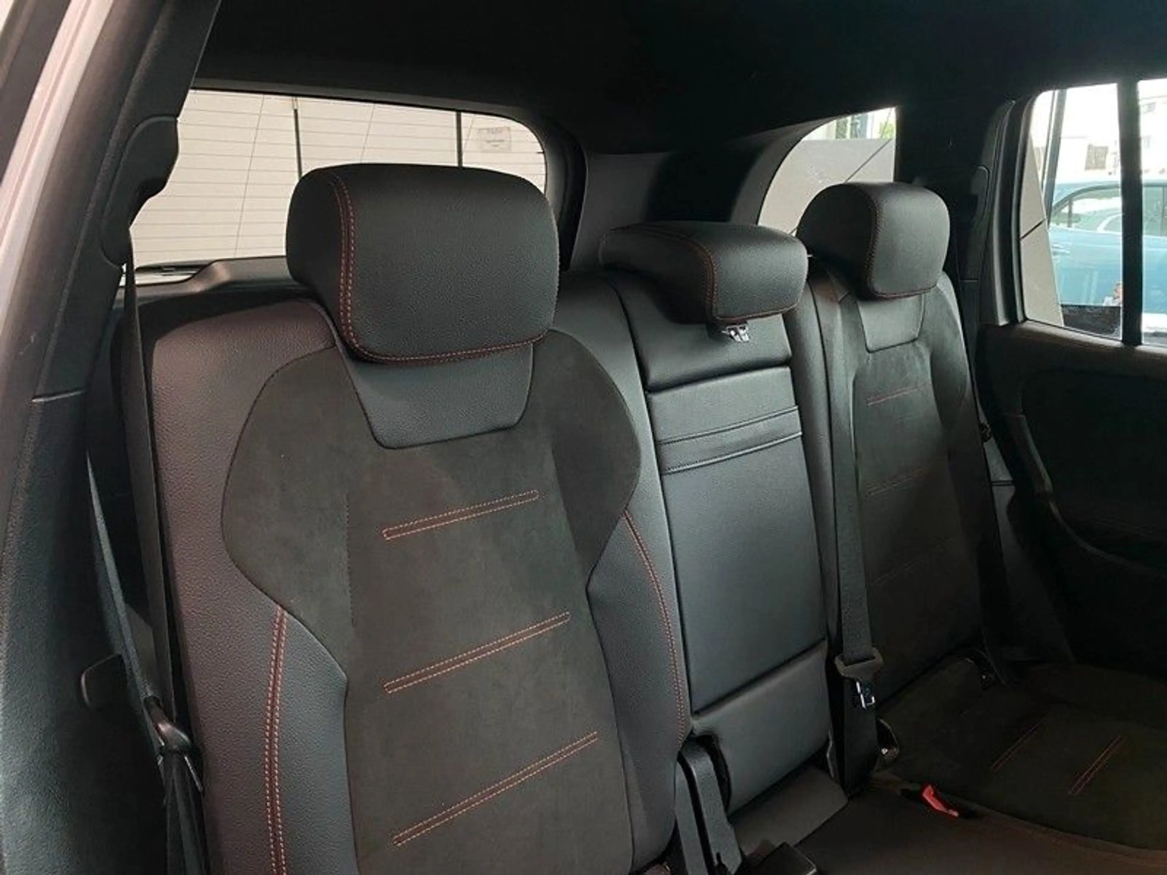 Mercedes-Benz GLB 250 4M AMG-Line Night-P. Pano DISTRONIC AHK — photo 18