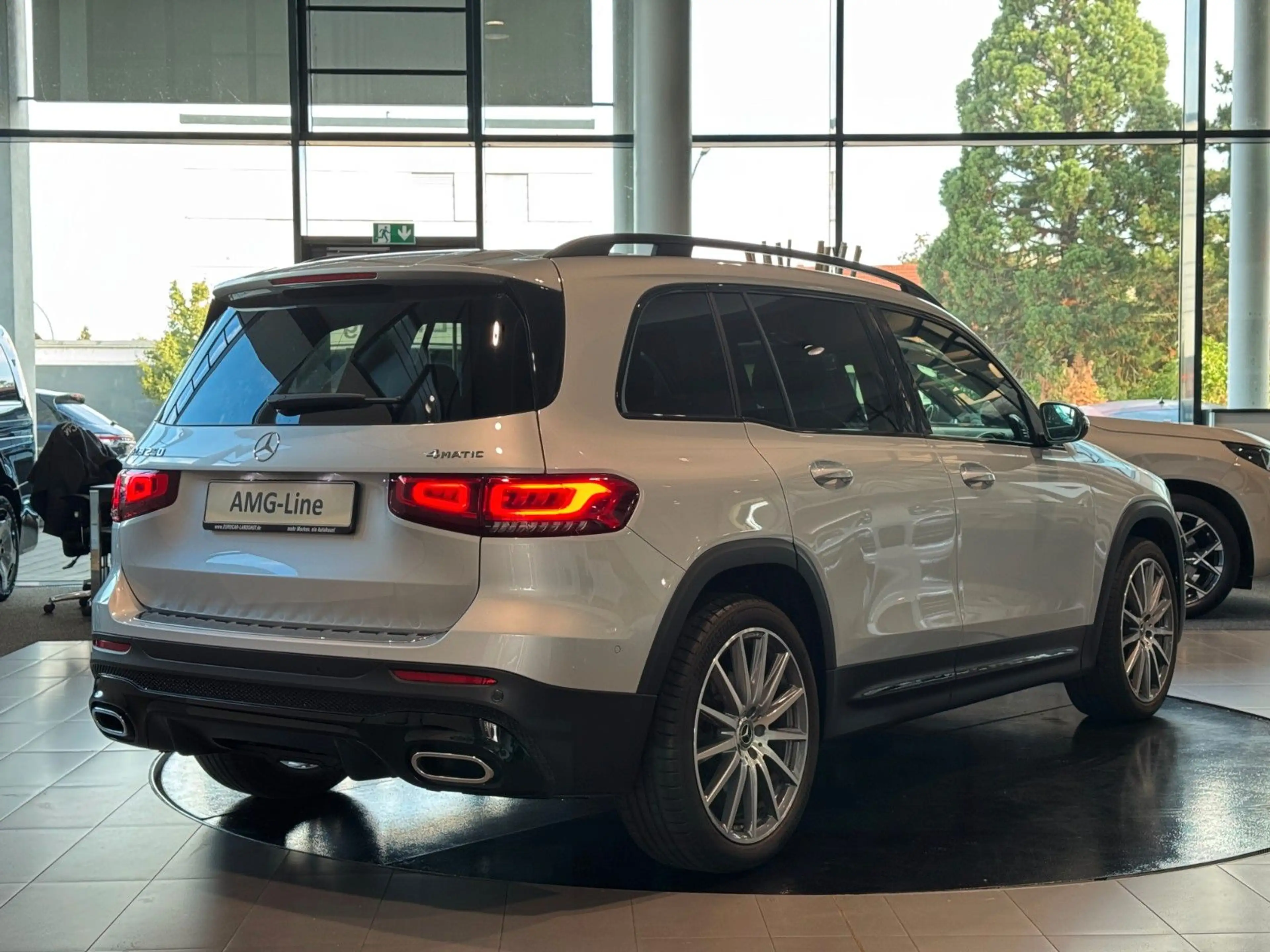 Mercedes-Benz GLB 250 4M AMG-Line Night-P. Pano DISTRONIC AHK — photo 20